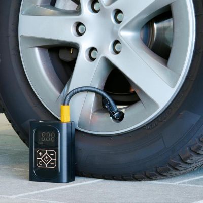 7. DUNLOP AUTOKOMPRESSOR 150 PSI DIGITALER KOMPRESSOR MIT POWERBANK-FUNKTION