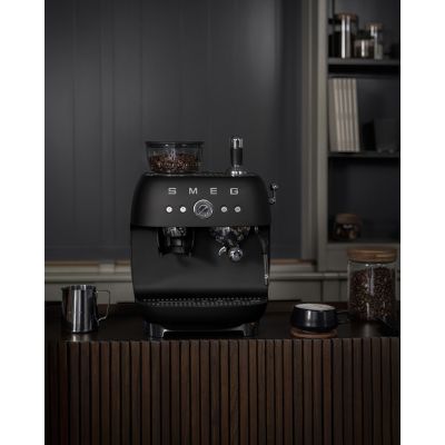 15. Smeg EGF03BLMEU Kaffeemaschine, manuelle Espressomaschine, 2,4 l