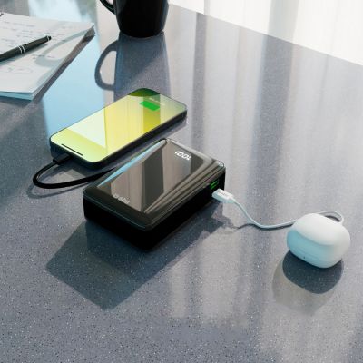 11. Powerbank SBS 20000 mAh 20W mit integriertem USB-C-Kabel und Digitalanzeige - schwarz