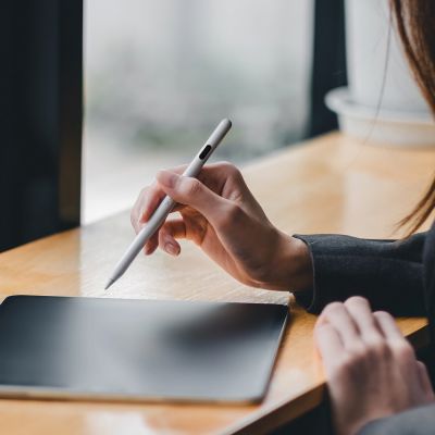 10. Wozinsky Stylus universeller aktiver Eingabestift (Android und iOS) – weiß