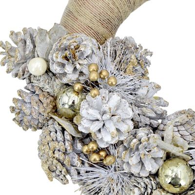 3. DEKORATIVER HALBKRANZ HALF 34 CM GOLD MIT ZAPFEN UND CHRISTBAUMKUGELN MICA