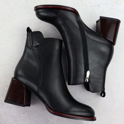 14. Schwarze Damen-Lederstiefeletten mit Zierabsatz Filippo DBT7363