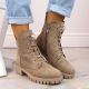 11. Wildlederstiefeletten mit Blockabsatz und Plateau, isoliert, M.Daszyński W SAN22, beige