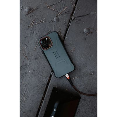 8. UAG SRGE - USB-C - USB-C-Kabel, USB 3.2 Gen2 240W/20Gbps, 75 cm (schwarz/orange)