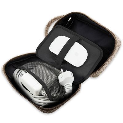 4. Guess GUHBHGCFSEW Organizer-Tasche – brauner GCube Stripe