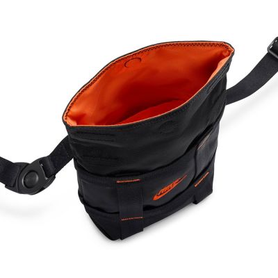 4. Nike Sportswear HF8106-010 Tasche