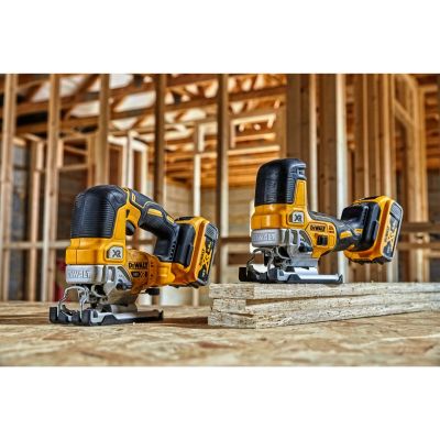 12. DEWALT DCS335N-XJ Stichsäge