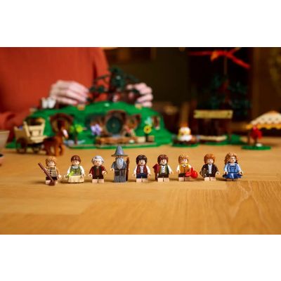 15. LEGO Icons 10354 – Der Herr der Ringe: Das Auenland