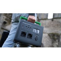 Tragbare Powerstation APC OffGrid 730, 738 Wh Lithium-Ionen, LCD, 2 CEE 7/3 Schuko-Steckdosen, Sinuswelle, 3 USB-A, 2 USB-C, kabelloses Ladegerät