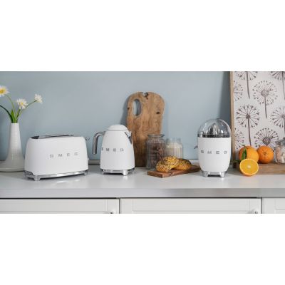 2. SMEG CLF03WHMEU Wasserkocher