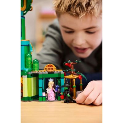 5. LEGO Wicked – Willkommen in Emerald City 75684