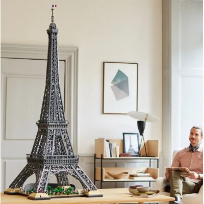 8. LEGO Icons 10307 - Eiffelturm