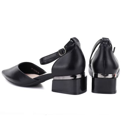 4. Schwarze Damen-Pumps mit Blockabsatz und Riemen, Modell Vinceza 62278