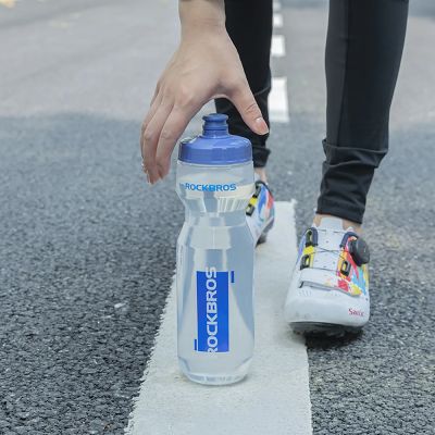 2. Rockbros 750 ml Fahrradflasche – Transparent mit blauem Mundstück