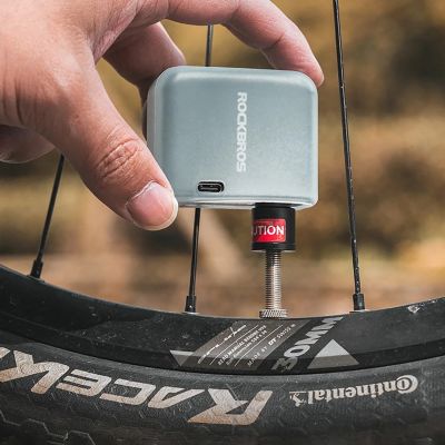 2. Rockbros 42320008001 Mini-Elektro-Fahrradpumpe für Schrader-/Presta-Ventile 100 PSI – Schwarz