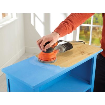 3. 240W Black&Decker KA199-QS Exzenterschleifer
