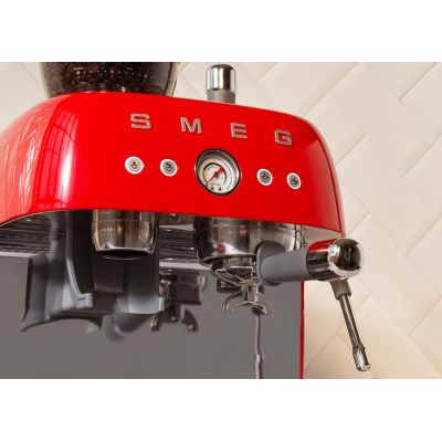 30. Smeg EGF03RDEU Kaffeemaschine, manuelle Espressomaschine, 2,4 l