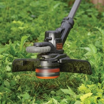4. Rasentrimmer 18V 4Ah STC1840EPC Black Decker