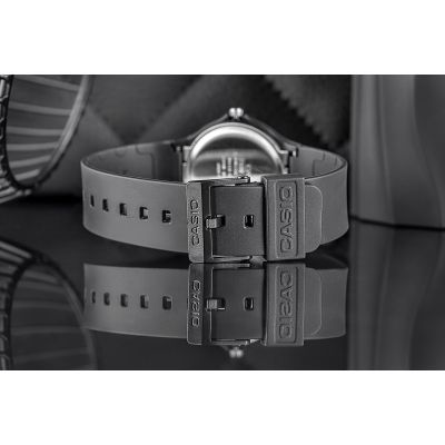 6. CASIO MQ-24-1BLLEG Uhr + Box