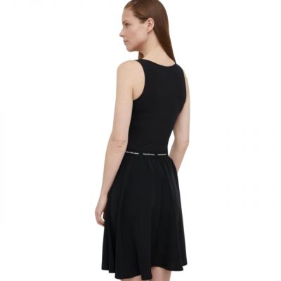 7. Calvin Klein Jeans Kontrast W Kleid J20J218348