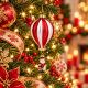 4. GLASORNAMENT IN FORM EINES BALLONS MIT WEIHNACHTSMANN SASKA GIFT & DECOR