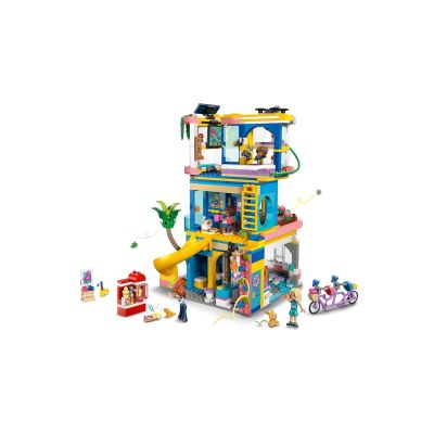 4. LEGO Friends 42689 – Heartlake Clubhaus