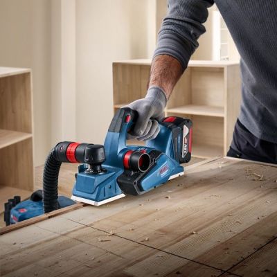 8. Bosch GHO 185-LI Schwarz, Blau 14000 U/min