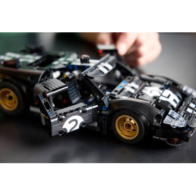 21. LEGO Technic 42223 1966 Ford GT40 MKII Rennwagen