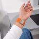 4. Tech-Protect Nylon-Armband mit Verschluss für Samsung Galaxy Watch 40/44/46 mm – Orange