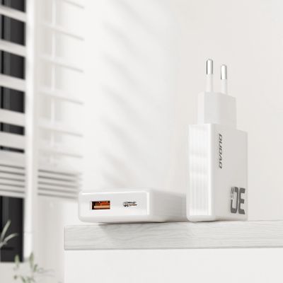 4. Dudao A30EUL GaN-Wandladegerät 30 W USB-A / USB-C + USB-C – Lightning Kabel – Weiß