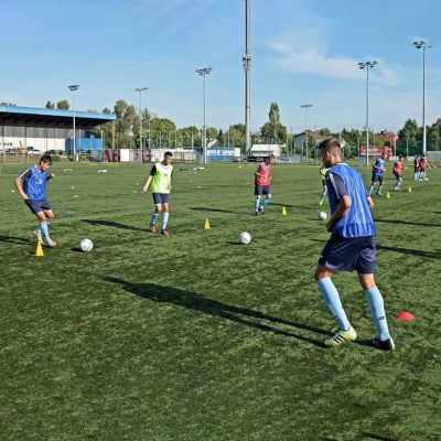 6. Yakimasport Trainingskegel mit Löchern 100042