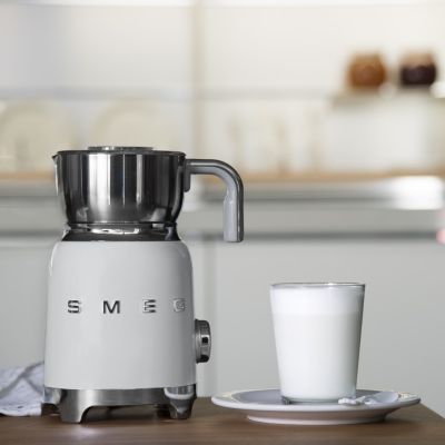 9. Smeg MFF11WHEU Milchaufschäumer/Milchwärmer, automatischer Milchaufschäumer/Milchwärmer, weiß