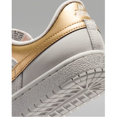 8. NIKE WMNS AIR JORDAN SKYLINE LOW LE Damenschuhe (IQ6586-100)