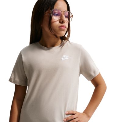 4. Nike Sportswear Beige Kinder-T-Shirt FZ5177 236
