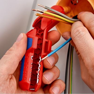 13. Knipex ErgoStrip Universal-Abisolierzange (16 95 02 SB)