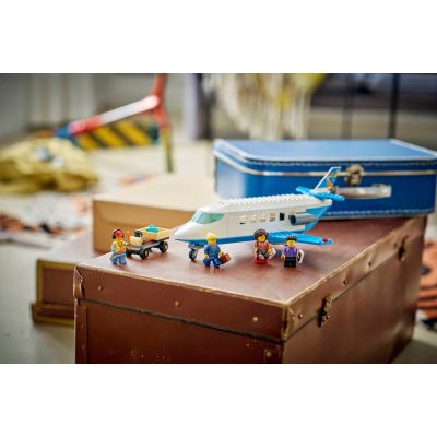 8. LEGO City 60492 - Passagierflugzeug