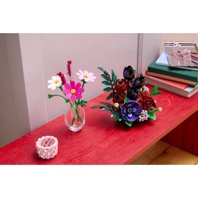 11. LEGO Botanische Kollektion 11513 – Dunkles Blumenarrangement