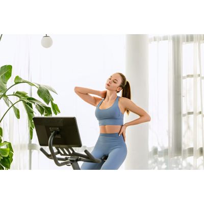 16. OVICX Q200X magnetisches Heimtrainer-Fahrrad mit 15,6" TFT-Touchscreen, WIFI, Bluetooth und App