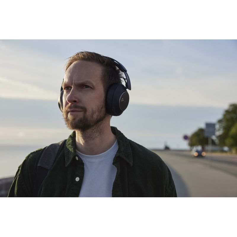 16. POLY Voyager Surround 85 UC USB-C Headset + USB-C/A Adapter + Ladestation