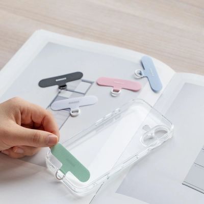 7. Ringke Handyhalterung & gepolsterte Handschlaufe mit Umhängeband – Schwarz