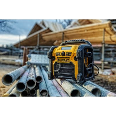 4. DeWALT DCR020-QW Tragbares Digitalradio, Schwarz, Gelb