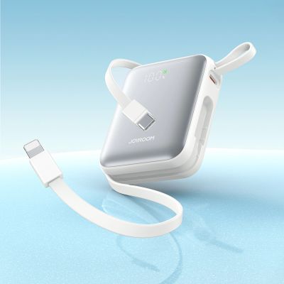 9. Joyroom JR-PBF27 10000 mAh 22,5 W Powerbank mit integrierten USB-C- und Lightning Kabeln - Weiß