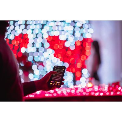 9. Intelligenter LED-Lichtvorhang Twinkly 210 RGB+W 2,1 m