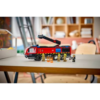 7. LEGO City 60499 Flughafen-Feuerwehrauto