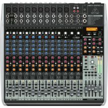 Behringer QX2442USB Audiomixer mit 24 Kanälen.