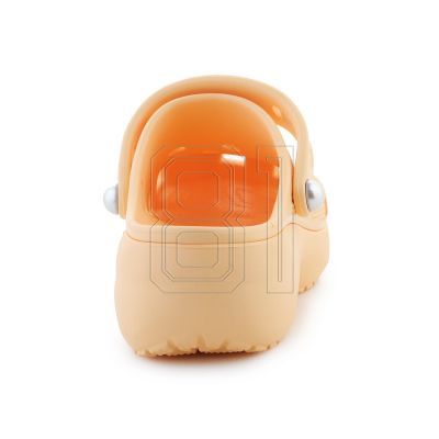 5. Crocs Classic Platform Pearl Clog W 211231-78Z
