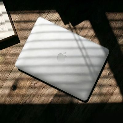 14. Tech-Protect Softshell-Schutzhülle für MacBook Pro 16" (2021/2023/2024/2025/2026) – Transparent