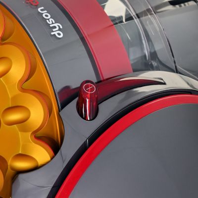 6. DYSON Cinetic Big Ball Multi Floor Beutelloser Staubsauger (700W)