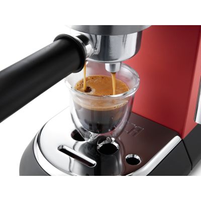 4. DeLonghi Dedica Style EC 685.R Siebträger-Espressomaschine (1300 W; Farbe Rot)