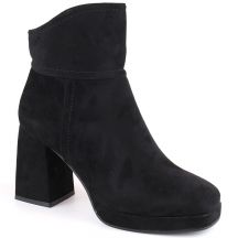 Wildlederstiefeletten mit Blockabsatz und Plateau, isoliert, M.Daszyński W SAN24A, schwarz